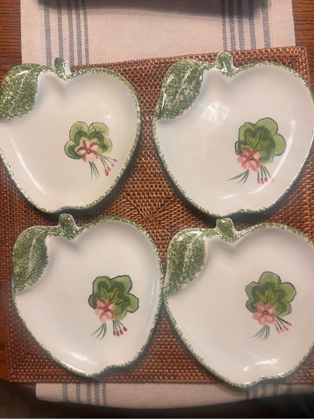 Gustin vintage Hand-Painted Green and Pink Apple-Shaped Ceramic Dessert Plates 4